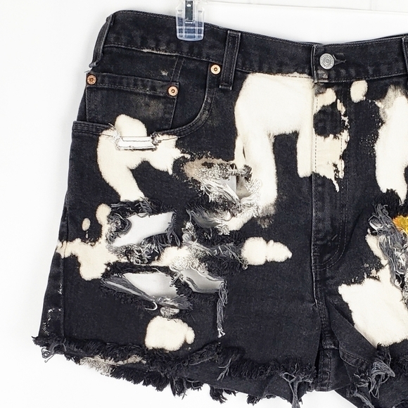 VINTAGE LEVI'S bleached high waisted jean shorts - Picture 2 of 7